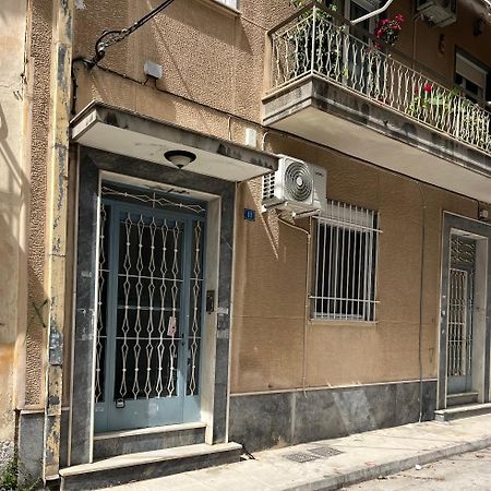 Ζεστή Φωλίτσα Στο Κέντρο. Daire Atina Dış mekan fotoğraf
