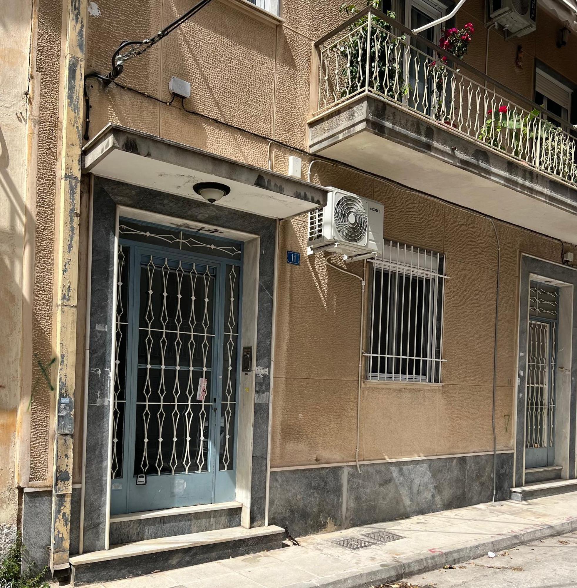 Ζεστή Φωλίτσα Στο Κέντρο. Daire Atina Dış mekan fotoğraf